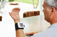 دستگاه فشارسنج مچی امرن OMRON RS2